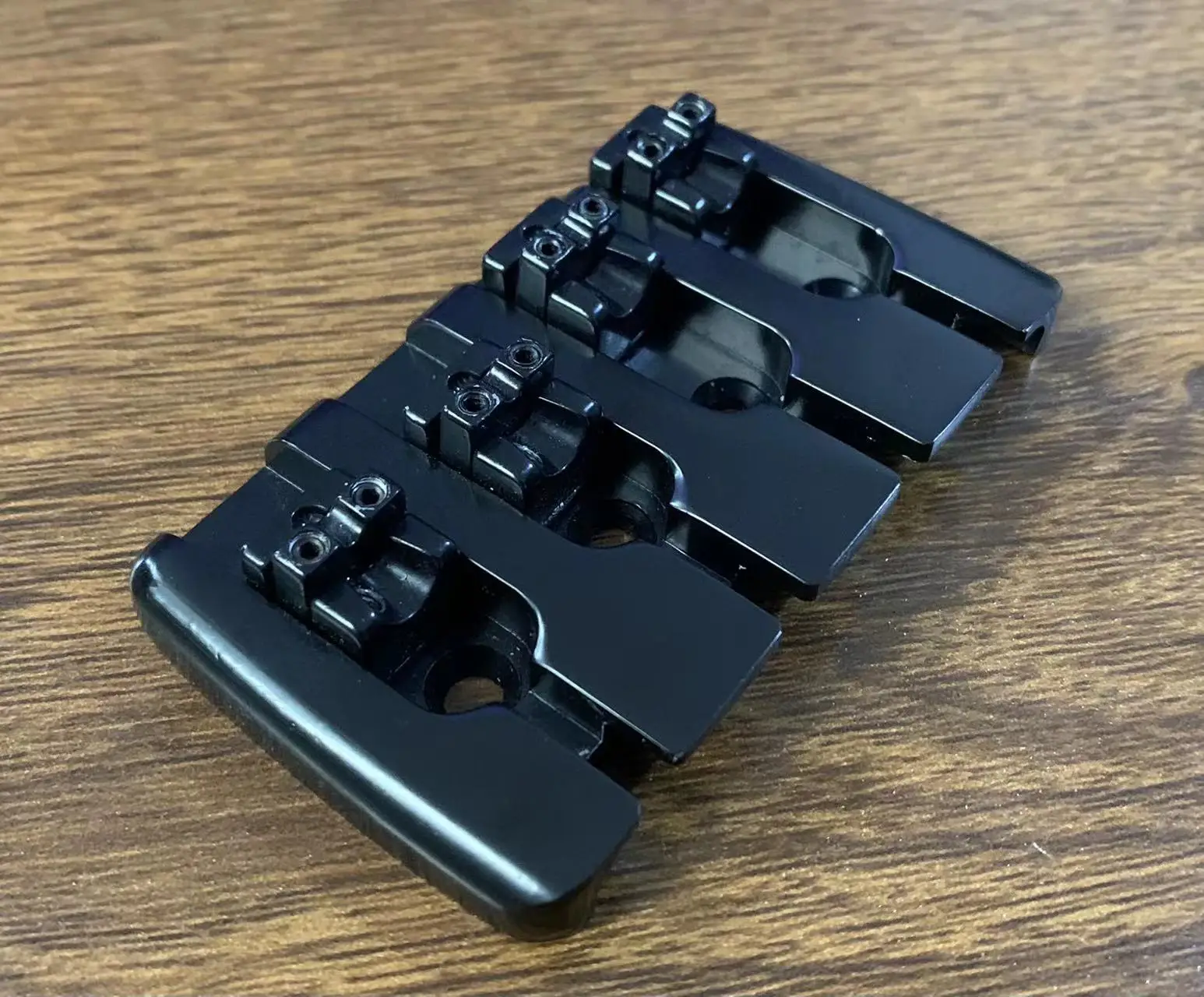 4-String Electric Bass Tailpiece with 19mm Spacing 4 4-String Electric Bass Tailpiece with 19mm Spacing - Image 4