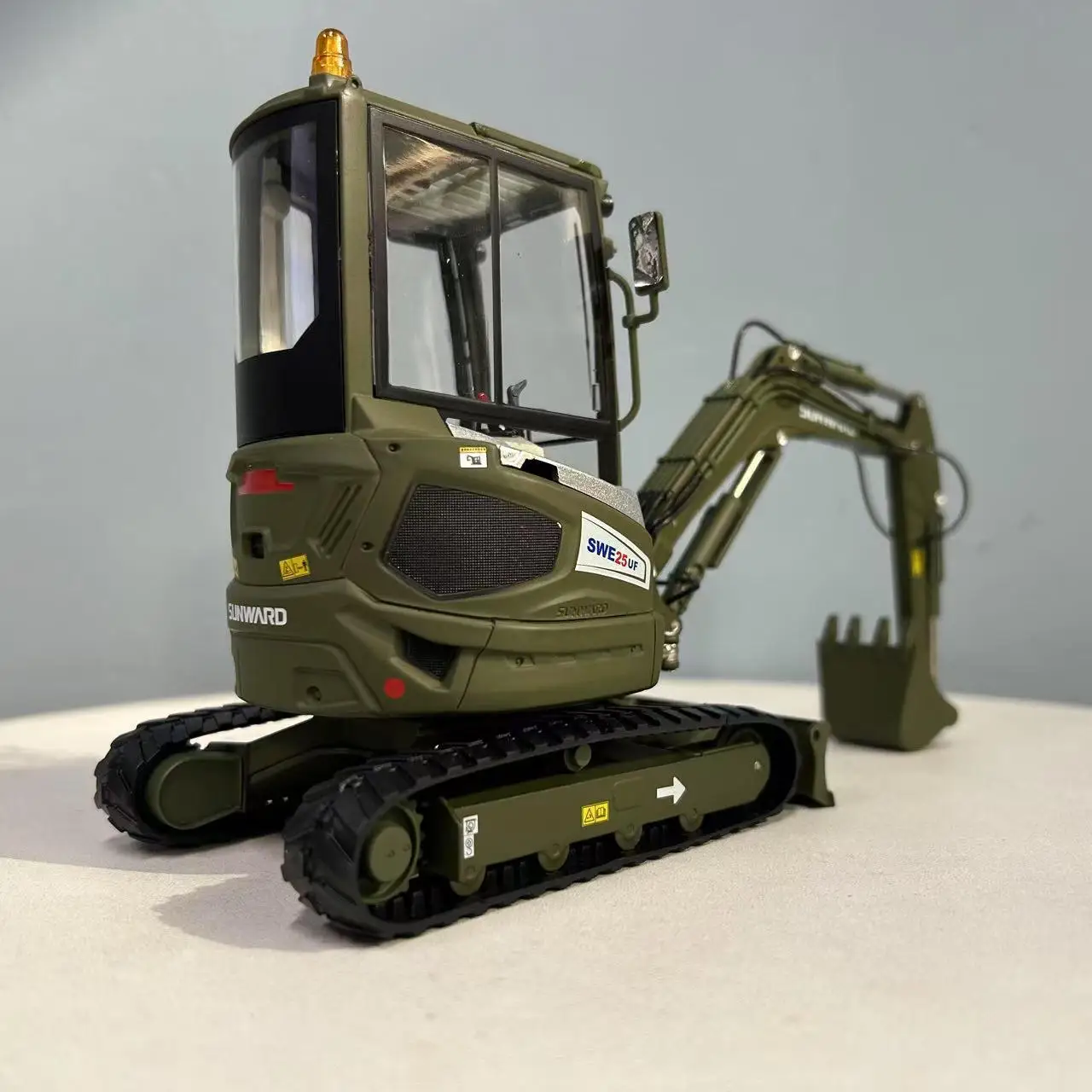Sunward SWE25U Excavator Model 1:20 Scale 2 Sunward SWE25U Excavator Model 1:20 Scale - Image 2