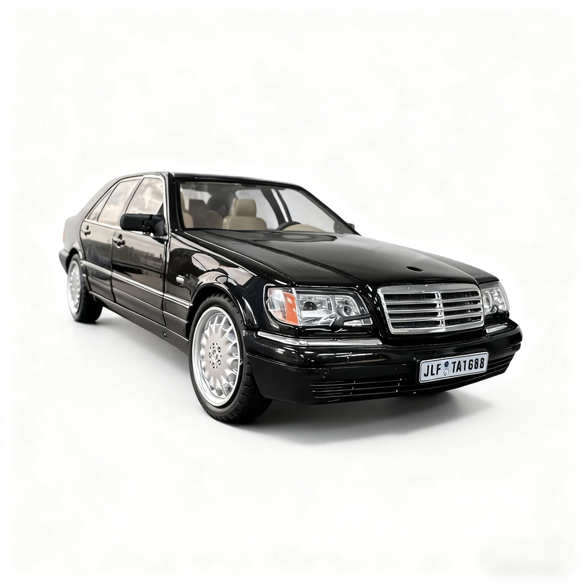 1:24 Scale Die-Cast Mercedes-Benz Model 3 1:24 Scale Die-Cast Mercedes-Benz Model - Image 3