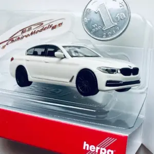 BMW 5 Series G30 Miniature Model in White 9 S9668495ebdce43b9bb7e7434e0e5eb99p
