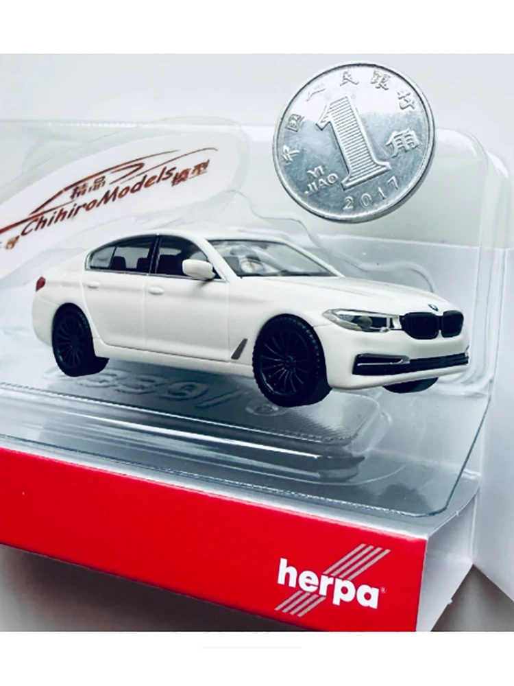 BMW 5 Series G30 Miniature Model in White 5 BMW 5 Series G30 Miniature Model in White - Image 5