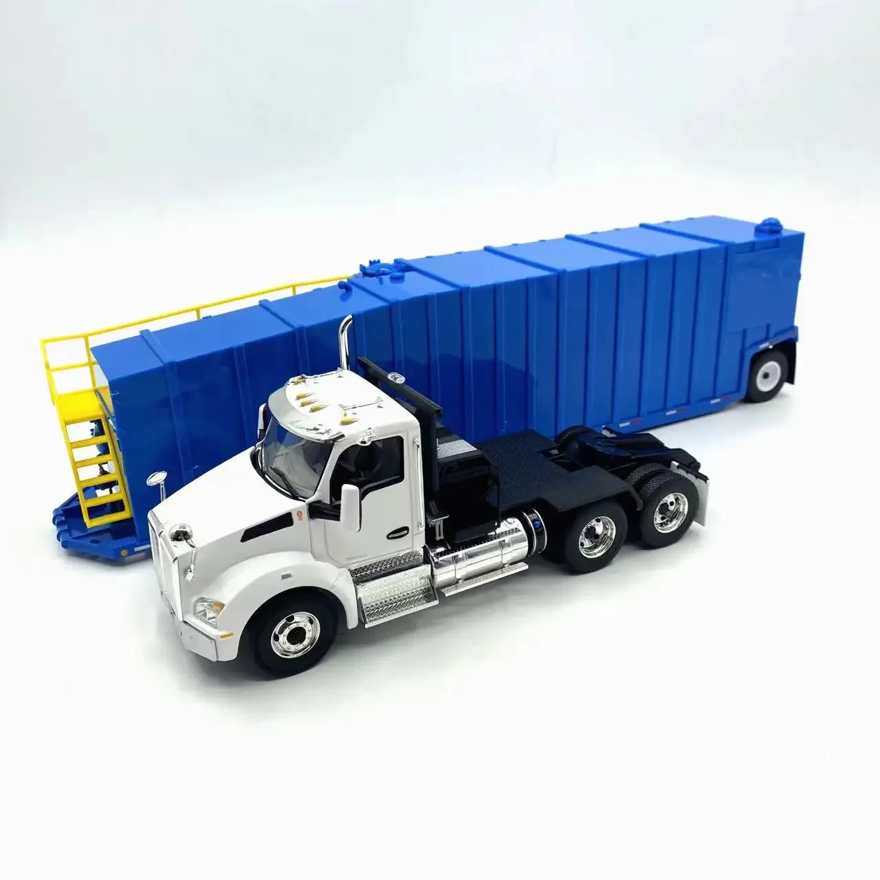 Diecast Scale Model of Kenworth T880 Frac Truck 3 Diecast Scale Model of Kenworth T880 Frac Truck - Image 3