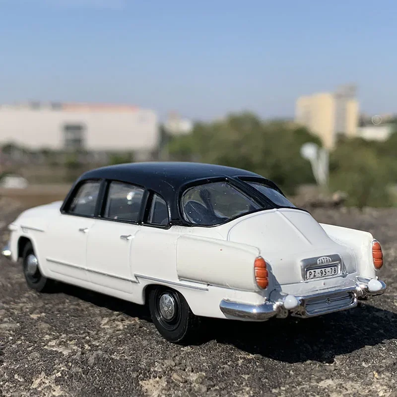 TATRA 603 Diecast Model 1:43 Scale 2 TATRA 603 Diecast Model 1:43 Scale - Image 2