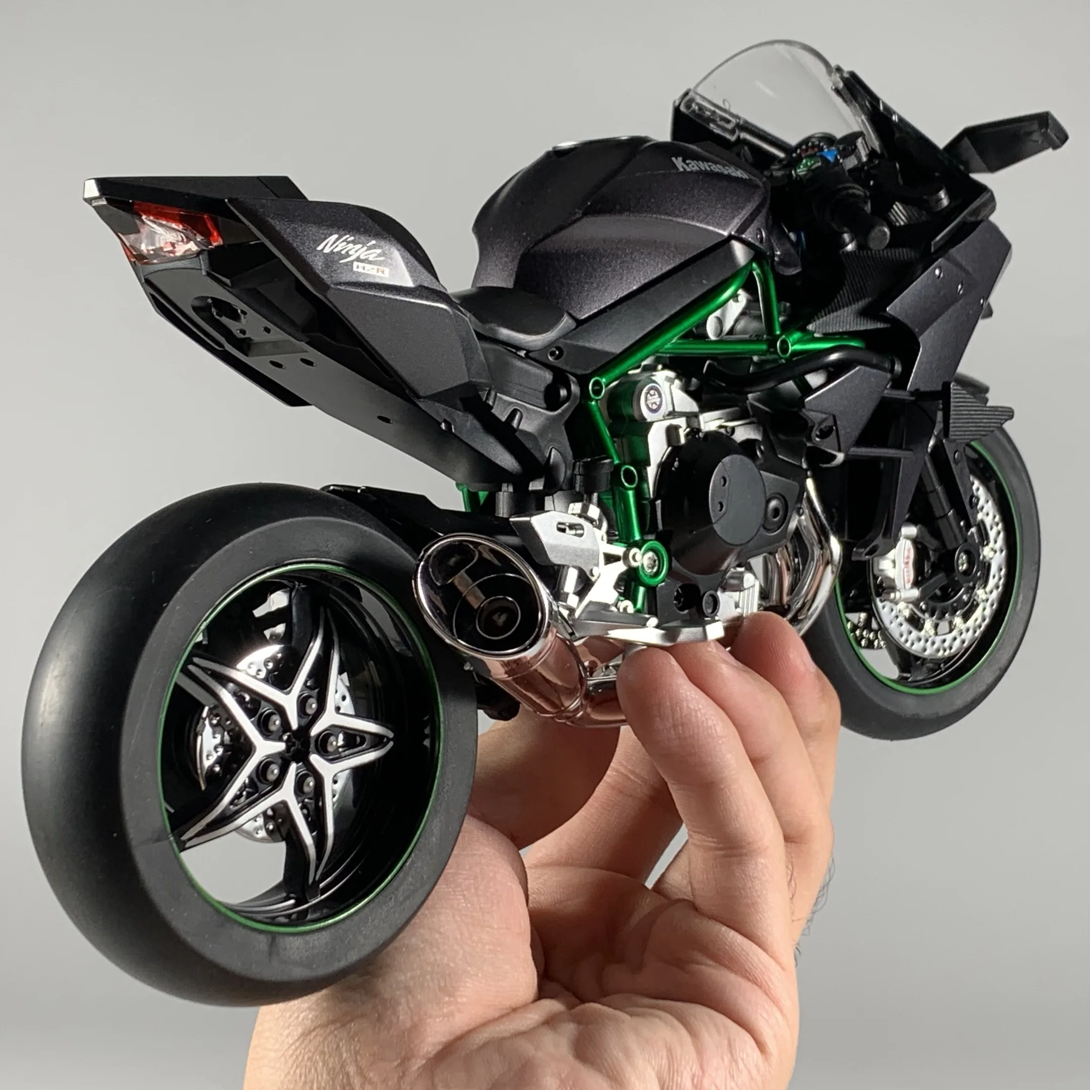 Kawasaki H2R Diecast Model 1:9 Scale 2 Kawasaki H2R Diecast Model 1:9 Scale - Image 2