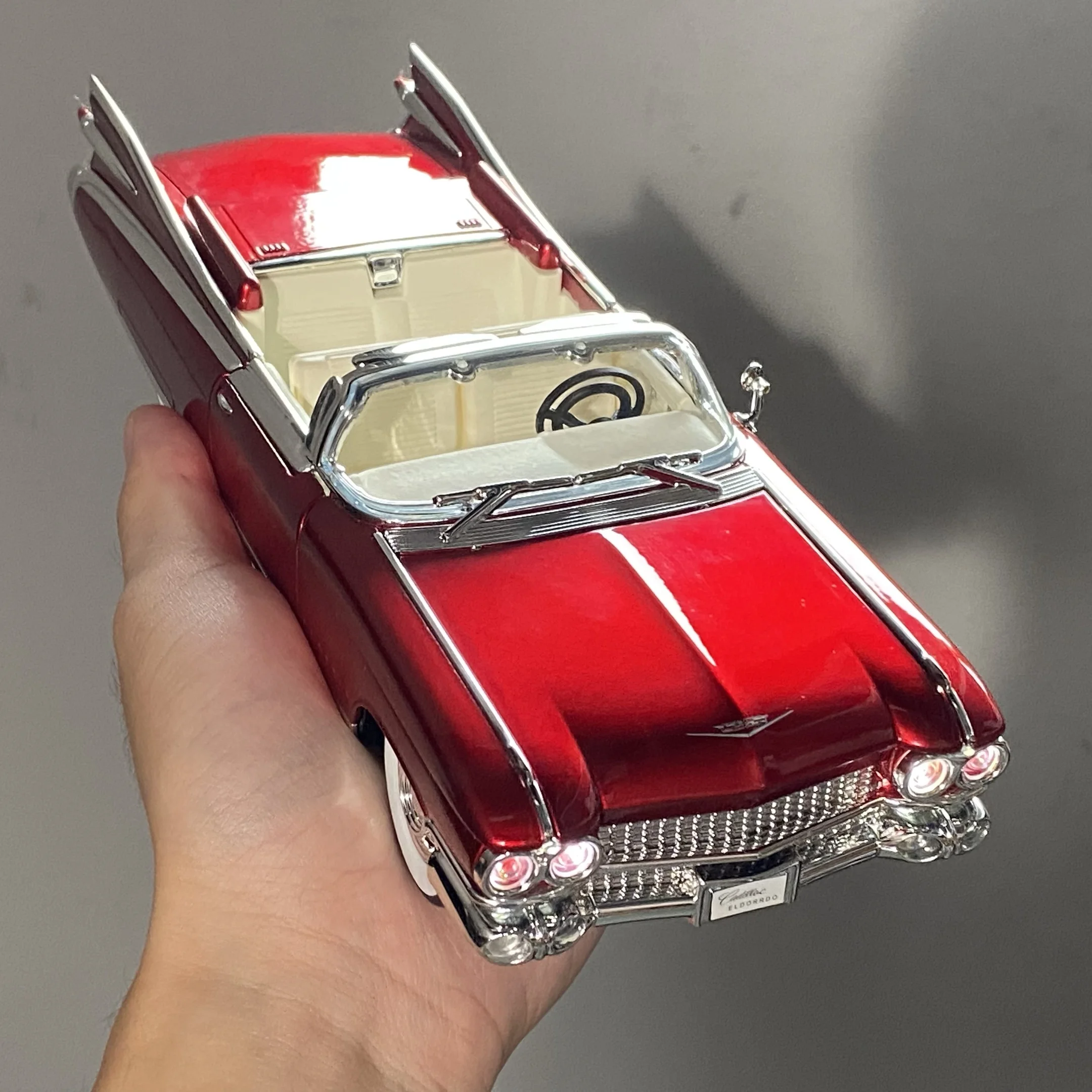 1959 Cadillac Eldorado Biarritz Diecast Model 1:24 4 1959 Cadillac Eldorado Biarritz Diecast Model 1:24 - Image 4