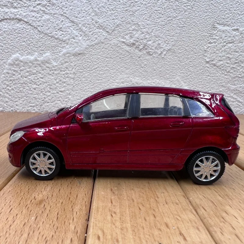 1:43 Vintage Mercedes-Benz B-class Model 2 1:43 Vintage Mercedes-Benz B-class Model - Image 2