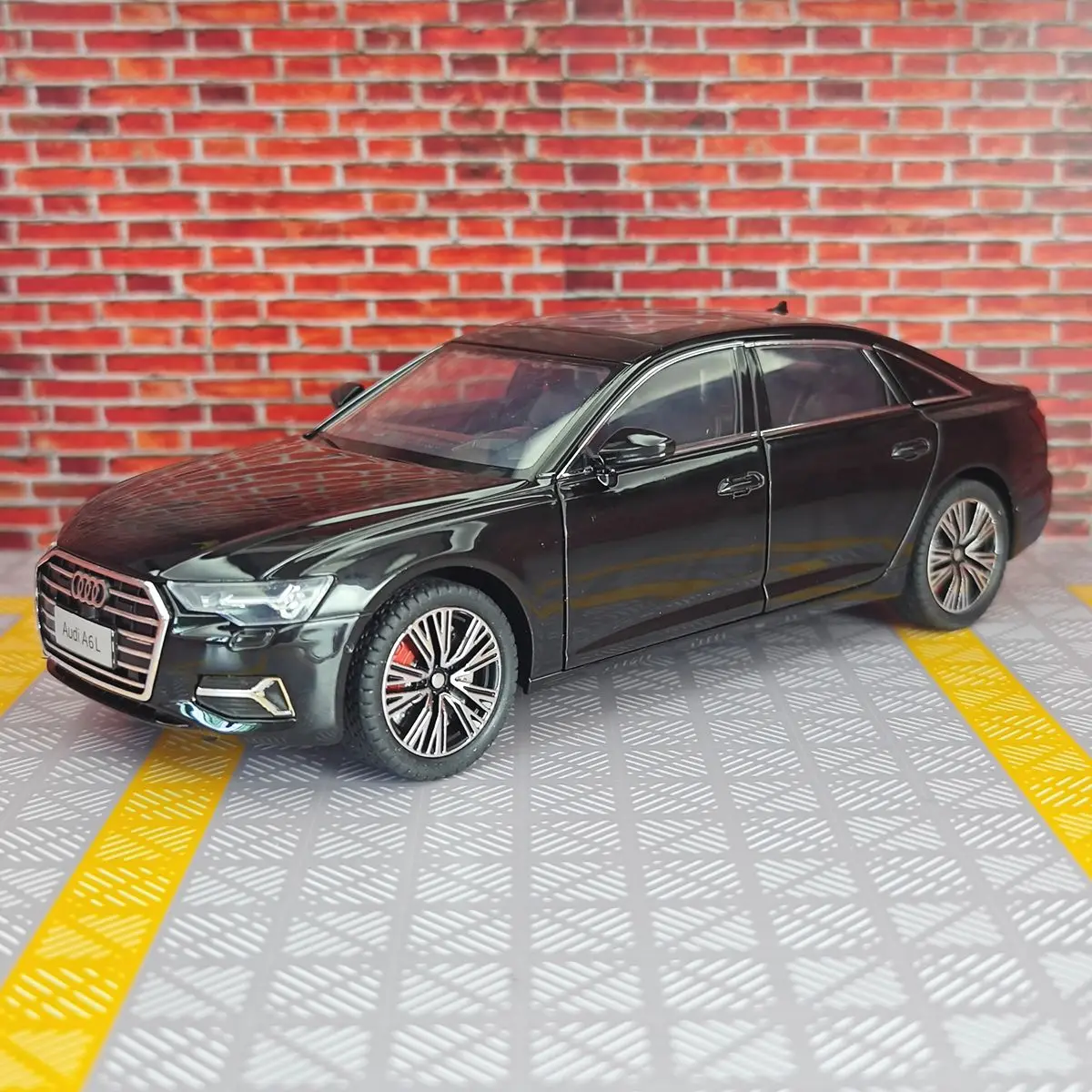 1:24 Scale Black Diecast A6L Model 9 1:24 Scale Black Diecast A6L Model - Image 9