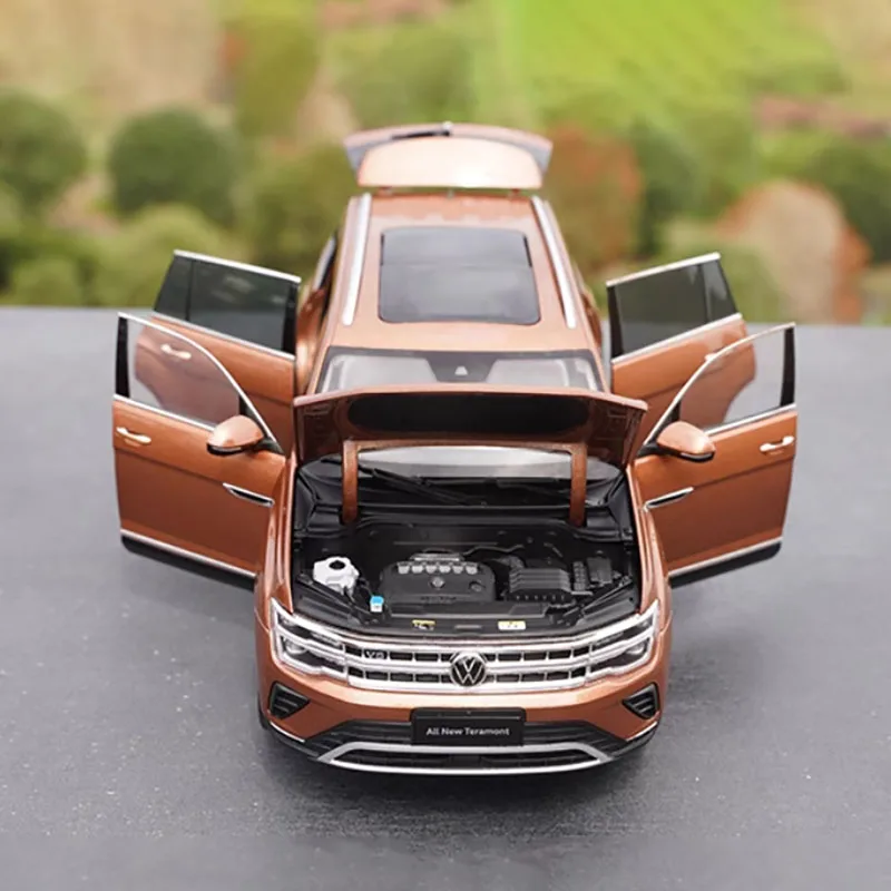 VW New Teramont 1:18 Alloy Model in Metallic Brown 6 VW New Teramont 1:18 Alloy Model in Metallic Brown - Image 6