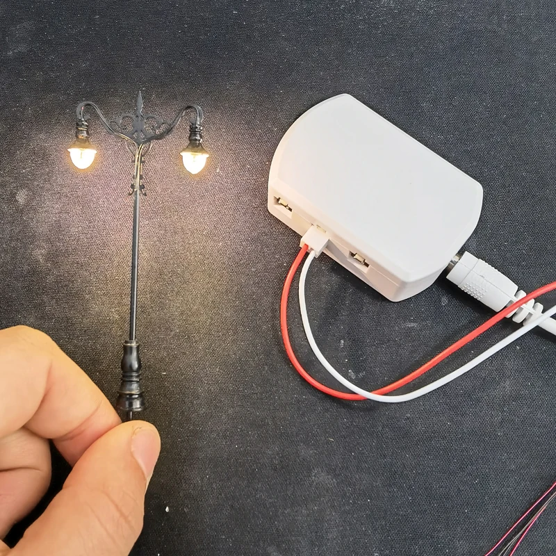 Vintage HO Scale Streetlamp Set (1 or 3) 4 Vintage HO Scale Streetlamp Set (1 or 3) - Image 4