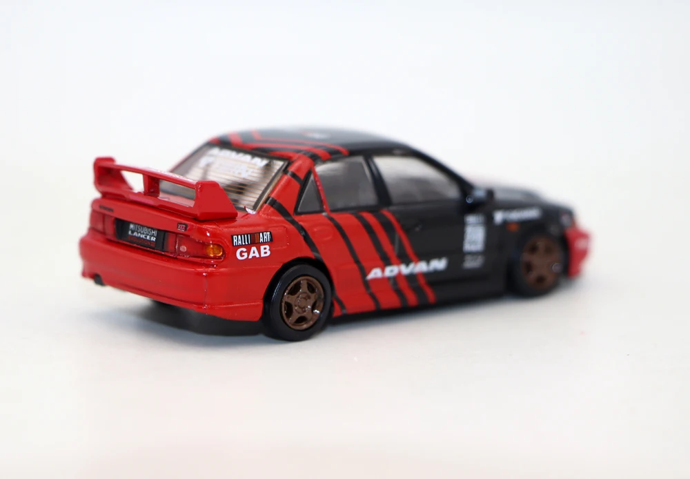 Detailed 1:64 Mitsubishi Lancer Evolution III diecast model 4 Detailed 1:64 Mitsubishi Lancer Evolution III diecast model - Image 4