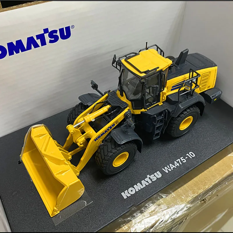 Komatsu WA475-10 Scale Diecast Model 3 Komatsu WA475-10 Scale Diecast Model - Image 3
