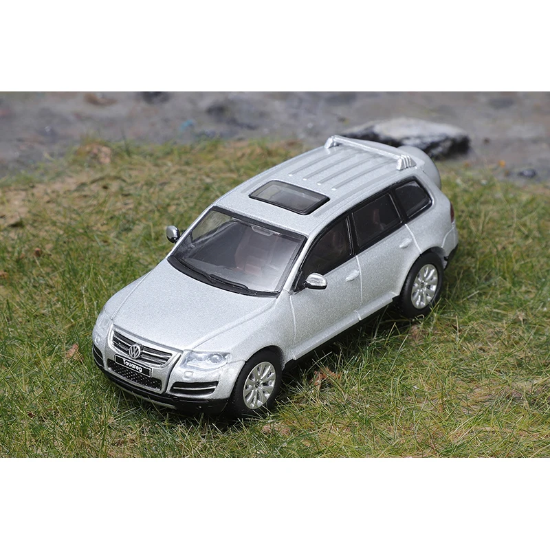 1/64 Scale Metallic Blue Touareg SUV Model 6 1/64 Scale Metallic Blue Touareg SUV Model - Image 6