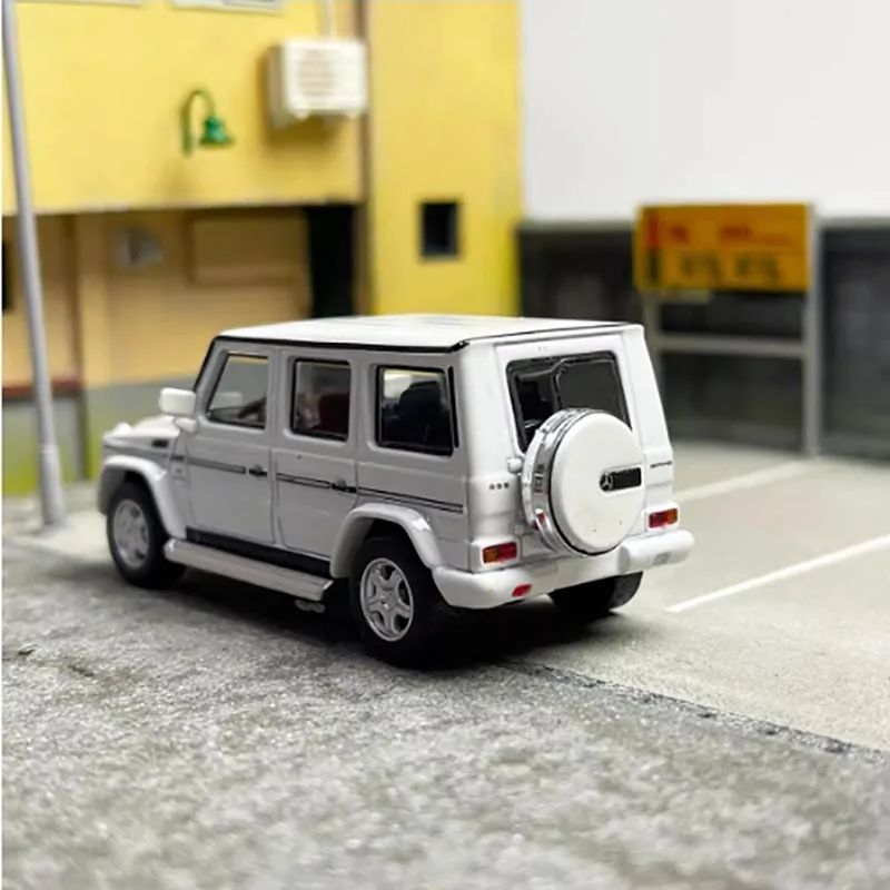 Kyosho 1/64 SUV Diecast Miniature Car in Pink 5 Kyosho 1/64 SUV Diecast Miniature Car in Pink - Image 5