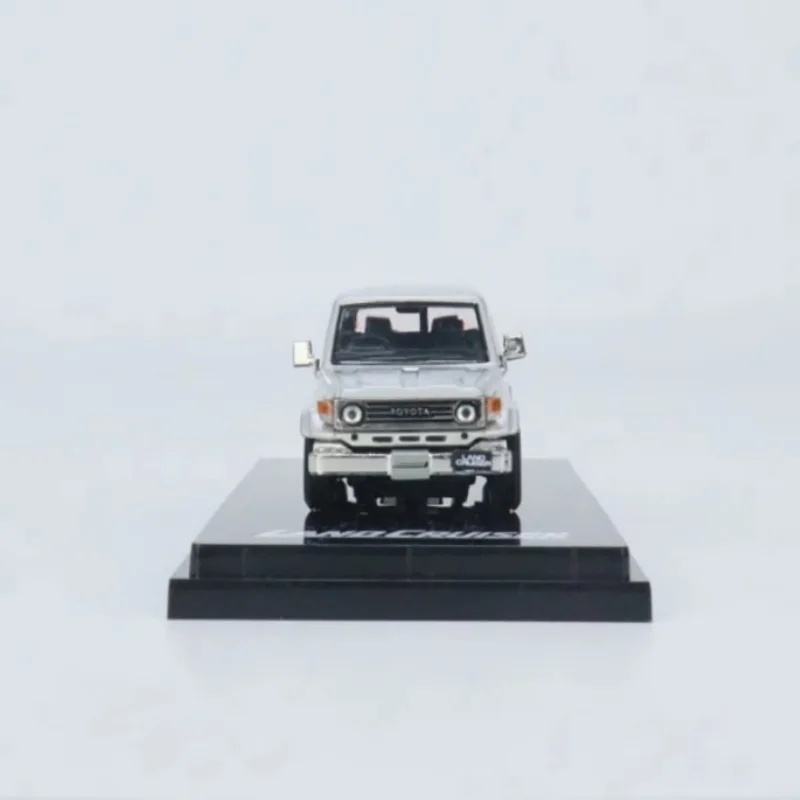 Land Cruiser 70 ZX Diecast Model for Collectors 5 Land Cruiser 70 ZX Diecast Model for Collectors - Image 5