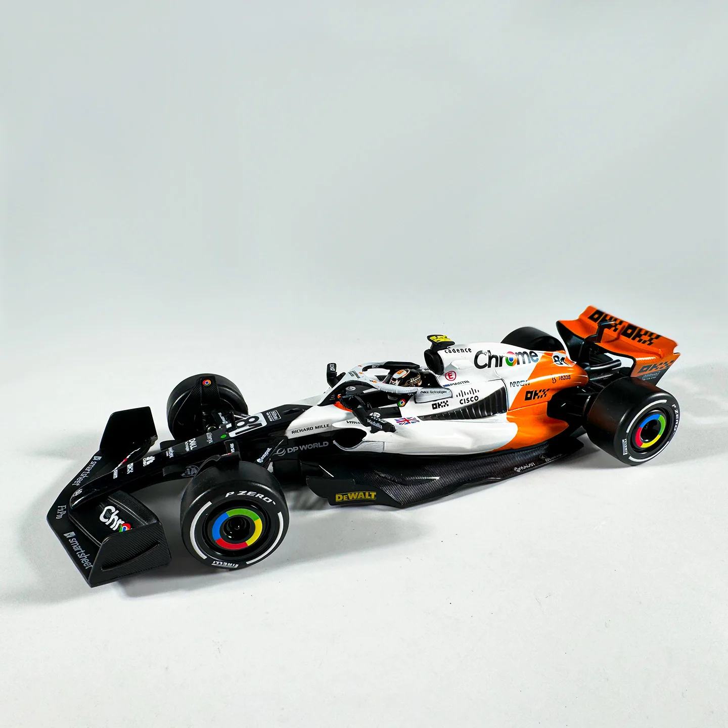 1:24 Alloy F1 Race Car Model for Collectors 4 1:24 Alloy F1 Race Car Model for Collectors - Image 4