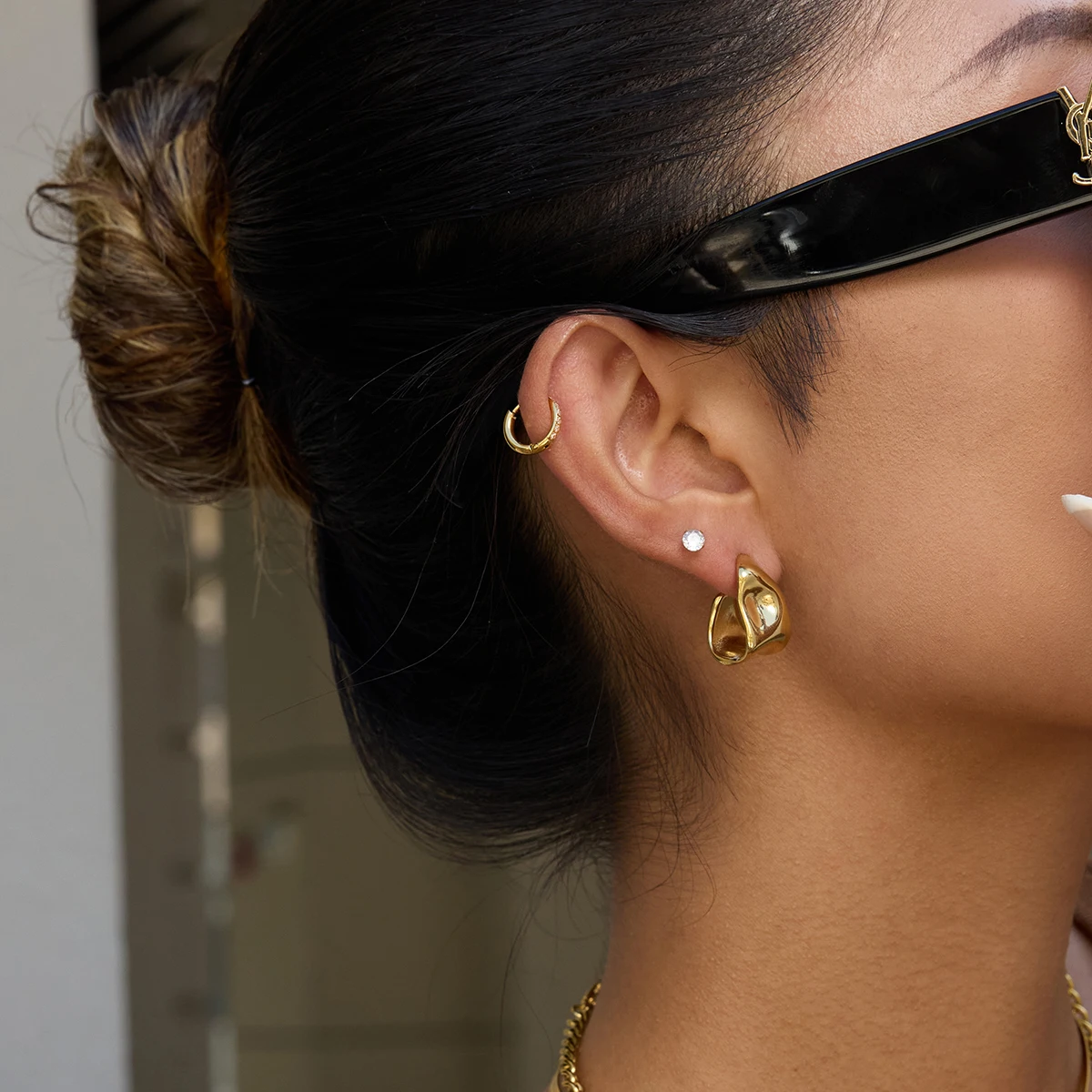 Gold Stainless Steel Geometric Earrings JDE0305036 2 Gold Stainless Steel Geometric Earrings JDE0305036 - Image 2