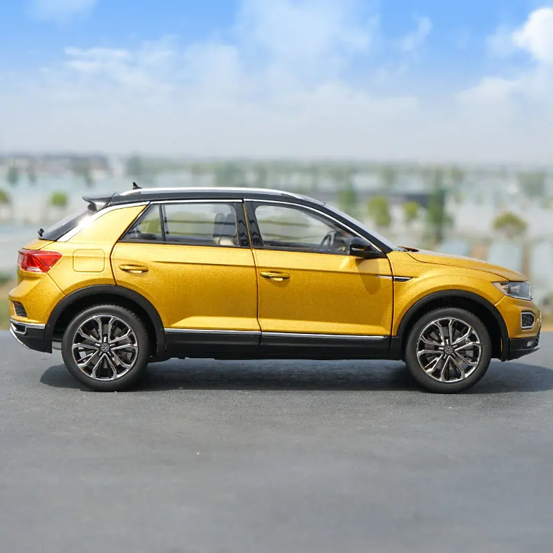 Volkswagen T-Roc 2018 Diecast Model 1:18 Scale 3 Volkswagen T-Roc 2018 Diecast Model 1:18 Scale - Image 3