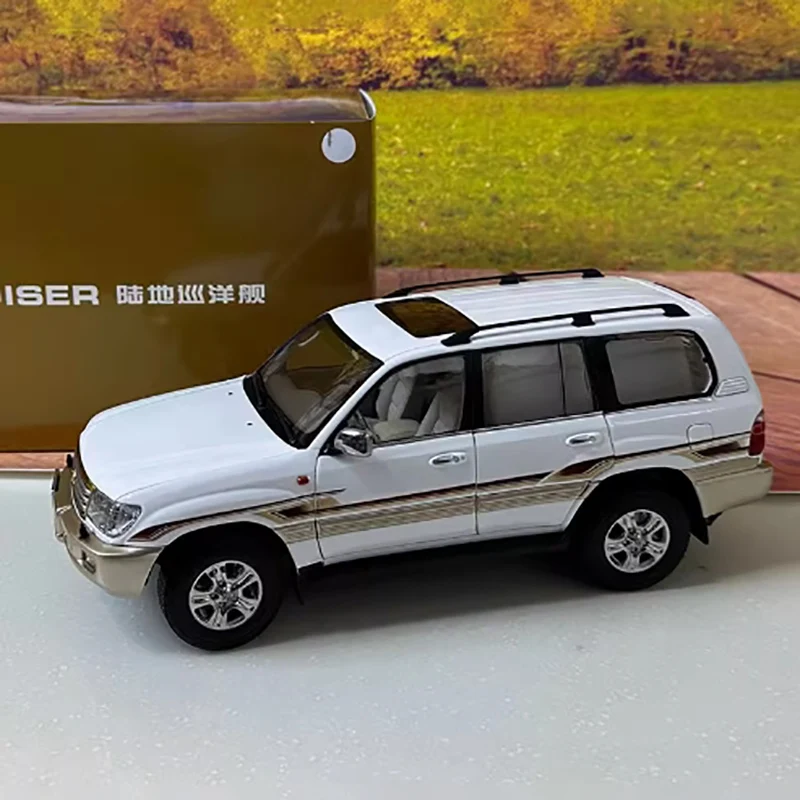 Land Cruiser 4700 LC100 Diecast Model 1:18 Scale 1 Land Cruiser 4700 LC100 Diecast Model 1:18 Scale