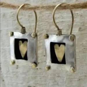 Vintage Square Heart Earrings in Silver or Gold 7 S9a72e054ae4646d991a3af896c569234d