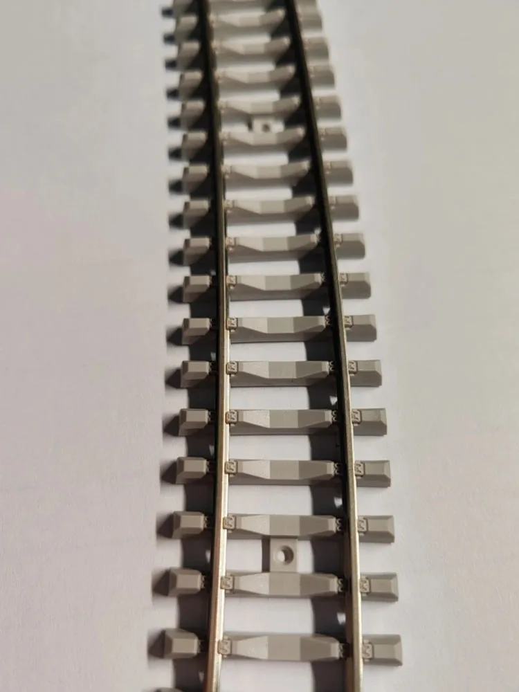 HO Curved Railway Tracks Set (15° Arc, 4 Pieces) 3 HO Curved Railway Tracks Set (15° Arc, 4 Pieces) - Image 3