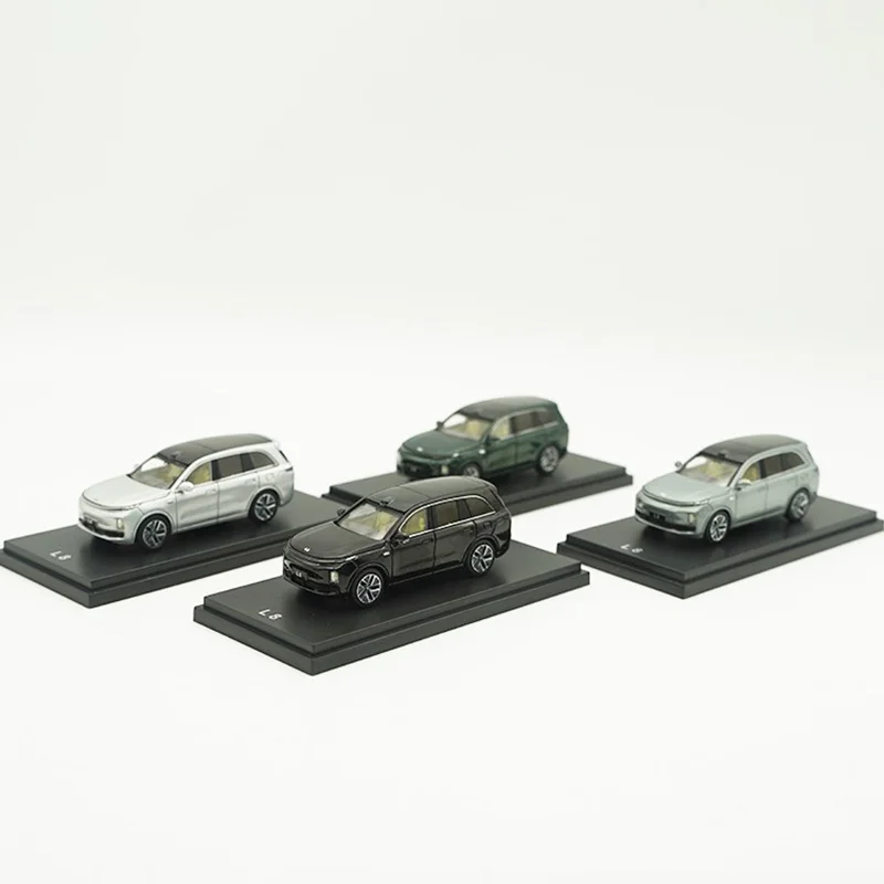 1:64 Scale Diecast SUV Model with Realistic Details 4 1:64 Scale Diecast SUV Model with Realistic Details - Image 4