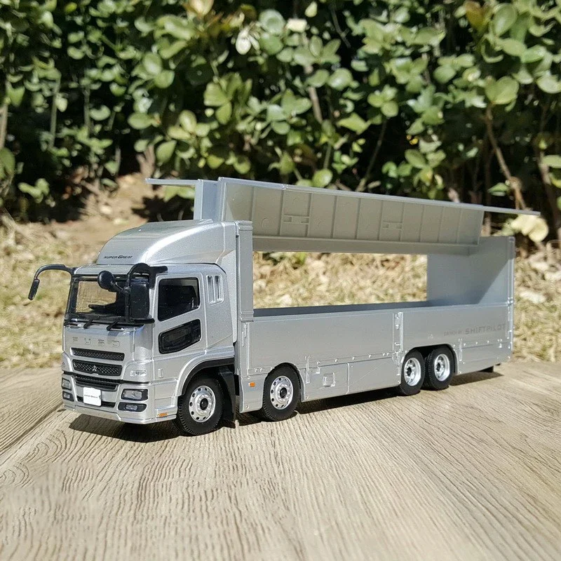 Detailed Mitsubishi FUSO Super Great Scale Model 6 Detailed Mitsubishi FUSO Super Great Scale Model - Image 6