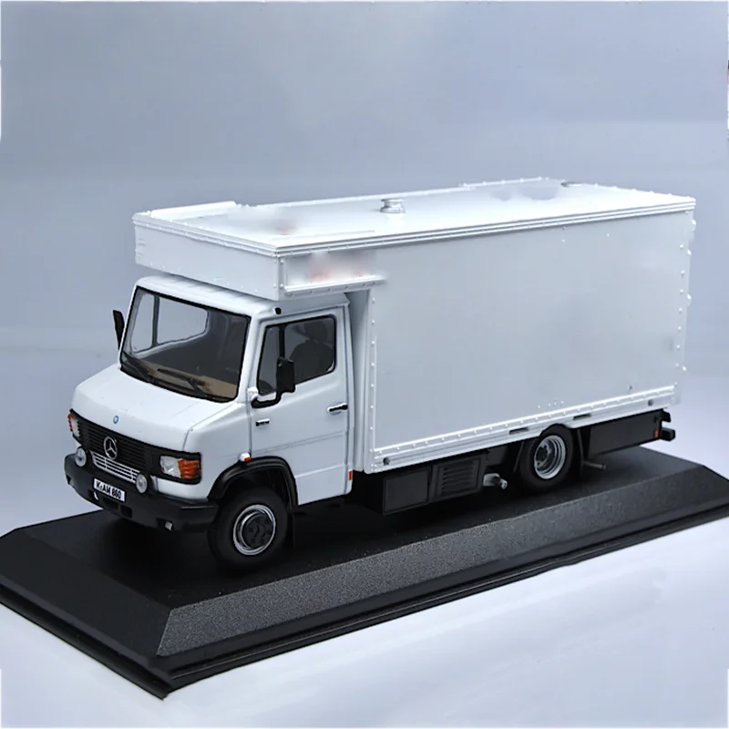 White Benz 814D Long 1993 Die-Cast Model 6 White Benz 814D Long 1993 Die-Cast Model - Image 6