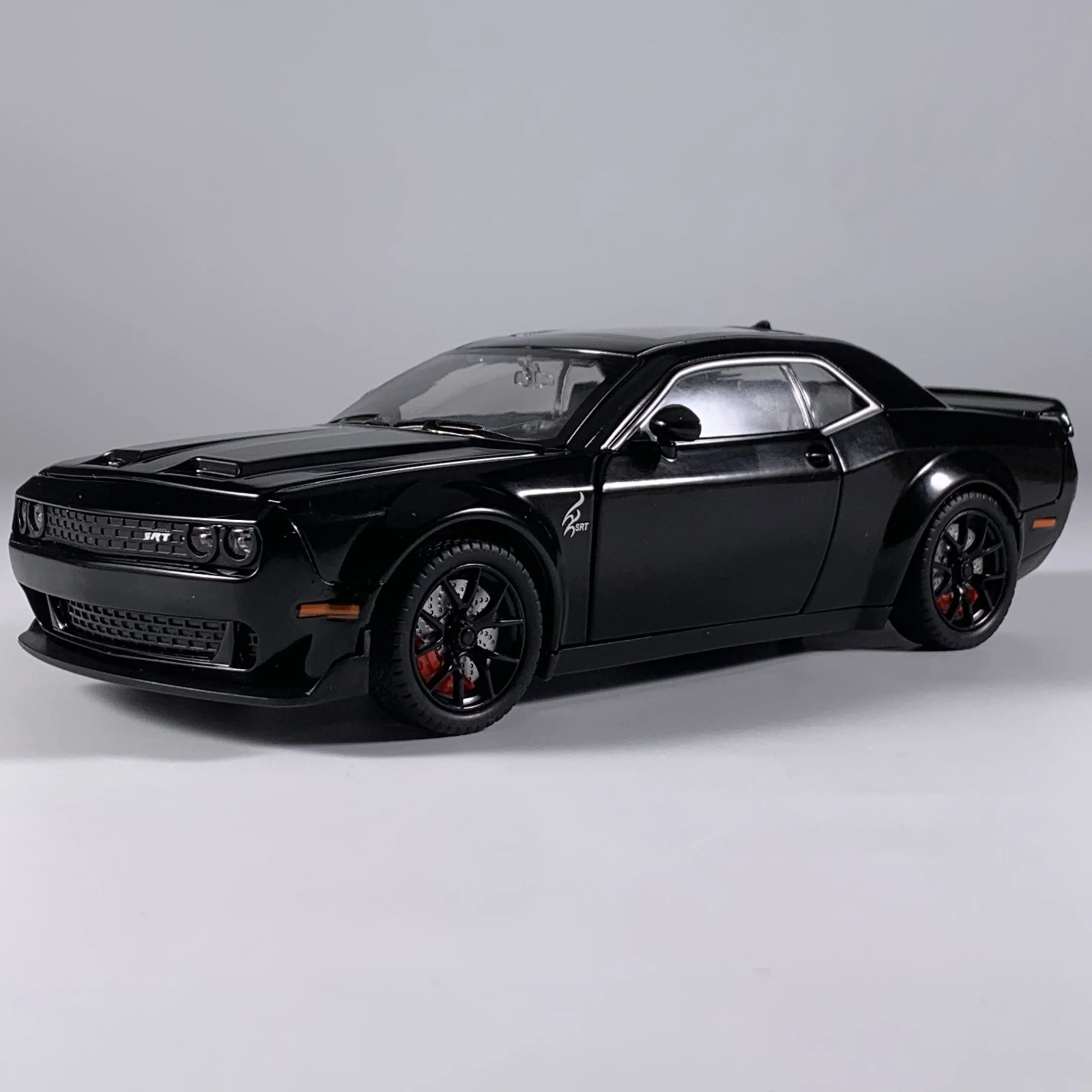 Red Dodge Challenger Hellcat 1:24 Model Car 8 Red Dodge Challenger Hellcat 1:24 Model Car - Image 8