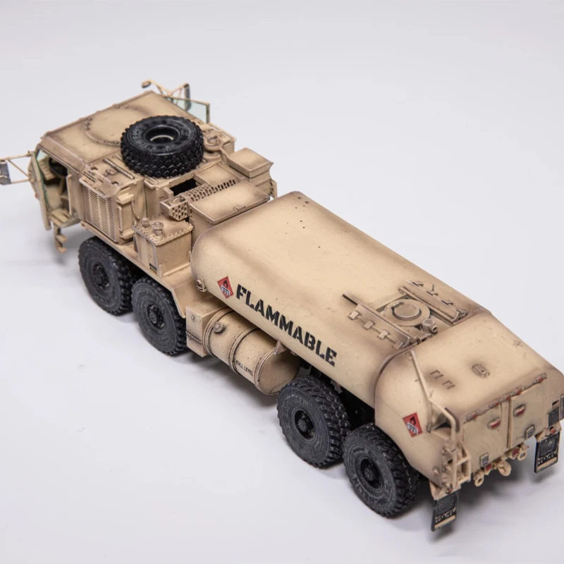 1:72 Scale M978 Tanker Model for Collectors 6 1:72 Scale M978 Tanker Model for Collectors - Image 6