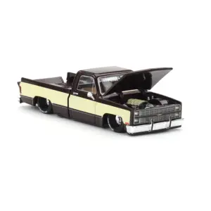 Chevrolet Silverado 1:64 Scale Die-Cast Model 7 S9bc3b202faa64269a1b884c7859f685e7