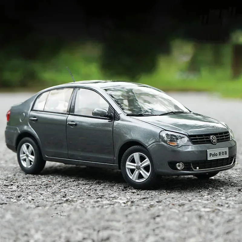 1:18 Scale Diecast VW Polo Model 3 1:18 Scale Diecast VW Polo Model - Image 3