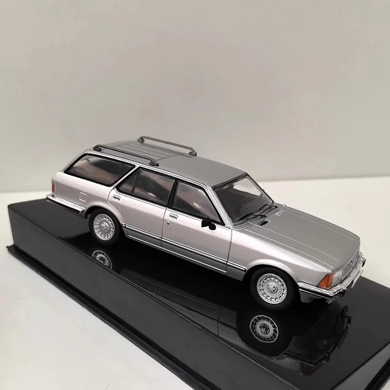 Vintage MKII Turnier 2.8i 1/43 Scale Diecast Model 2 Vintage MKII Turnier 2.8i 1/43 Scale Diecast Model - Image 2