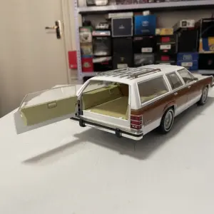 Vintage Mercury Marquis 1:18 Scale Die-Cast Model 10 S9c43979d289a4dbf91dddce4bb190245l