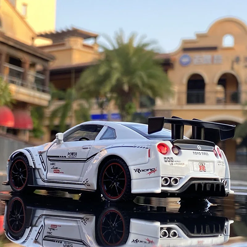 1:32 Nissan GTR R35 Diecast Racing Model 3 1:32 Nissan GTR R35 Diecast Racing Model - Image 3