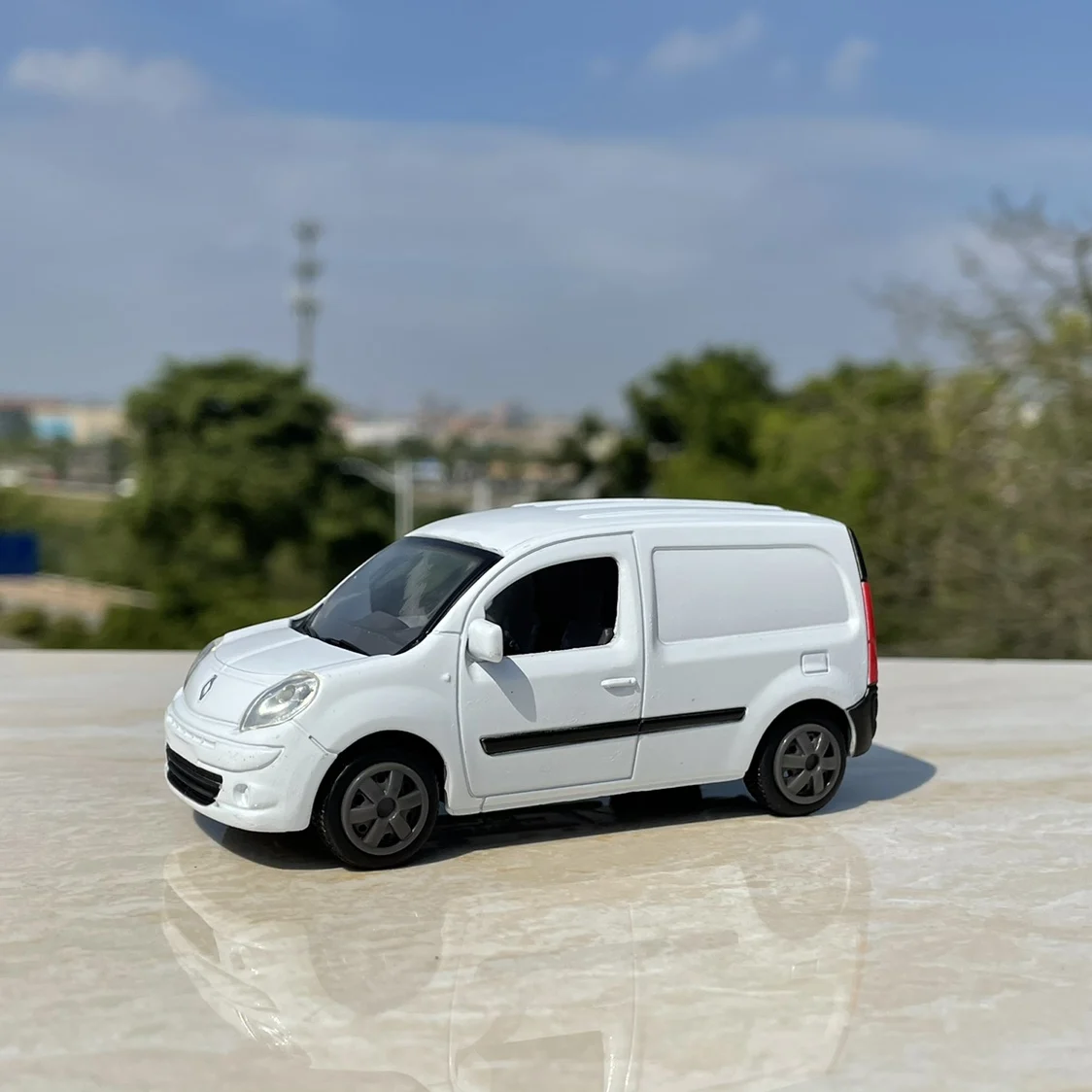 1:43 White Diecast Small Truck Van 5 1:43 White Diecast Small Truck Van - Image 5