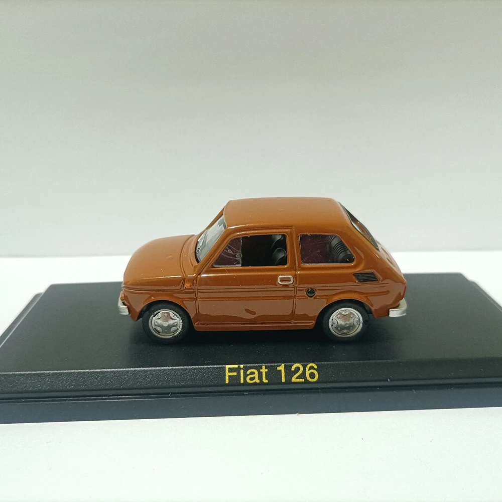 1:43 Fiat 126p Miniature Model Collectible 3 1:43 Fiat 126p Miniature Model Collectible - Image 3