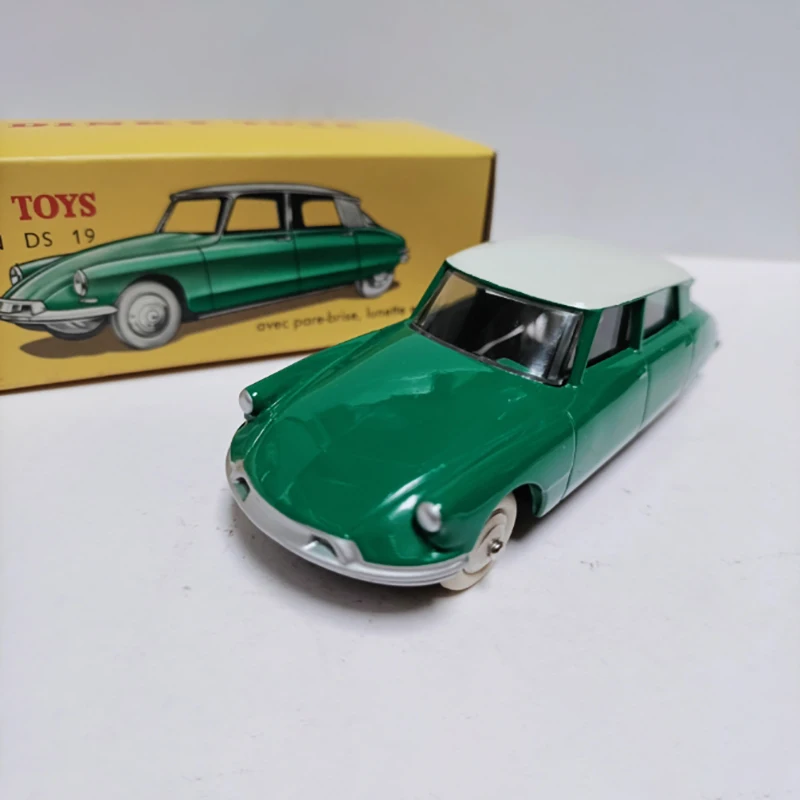 Vintage Citroen DS19 1:43 Diecast Model 3 Vintage Citroen DS19 1:43 Diecast Model - Image 3
