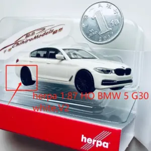 BMW 5 Series G30 Miniature Model in White 6 S9e2a6dafe87f4eda9c3d9f0ae40ffda11
