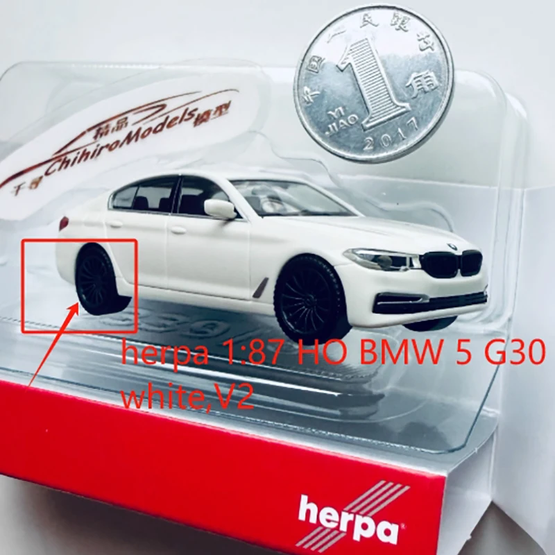 BMW 5 Series G30 Miniature Model in White 2 BMW 5 Series G30 Miniature Model in White - Image 2