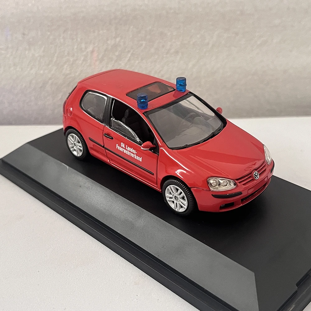 Detailed 1:43 VW Golf V Police Car Model 5 Detailed 1:43 VW Golf V Police Car Model - Image 5