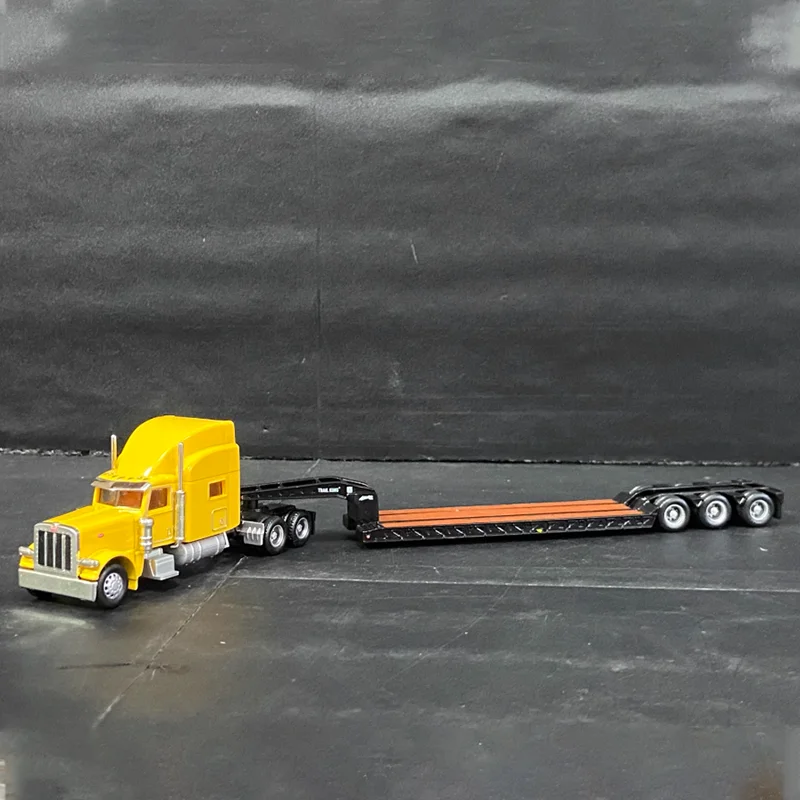 1:87 Peterbilt 389 Diecast Model in Vivid Colors 4 1:87 Peterbilt 389 Diecast Model in Vivid Colors - Image 4