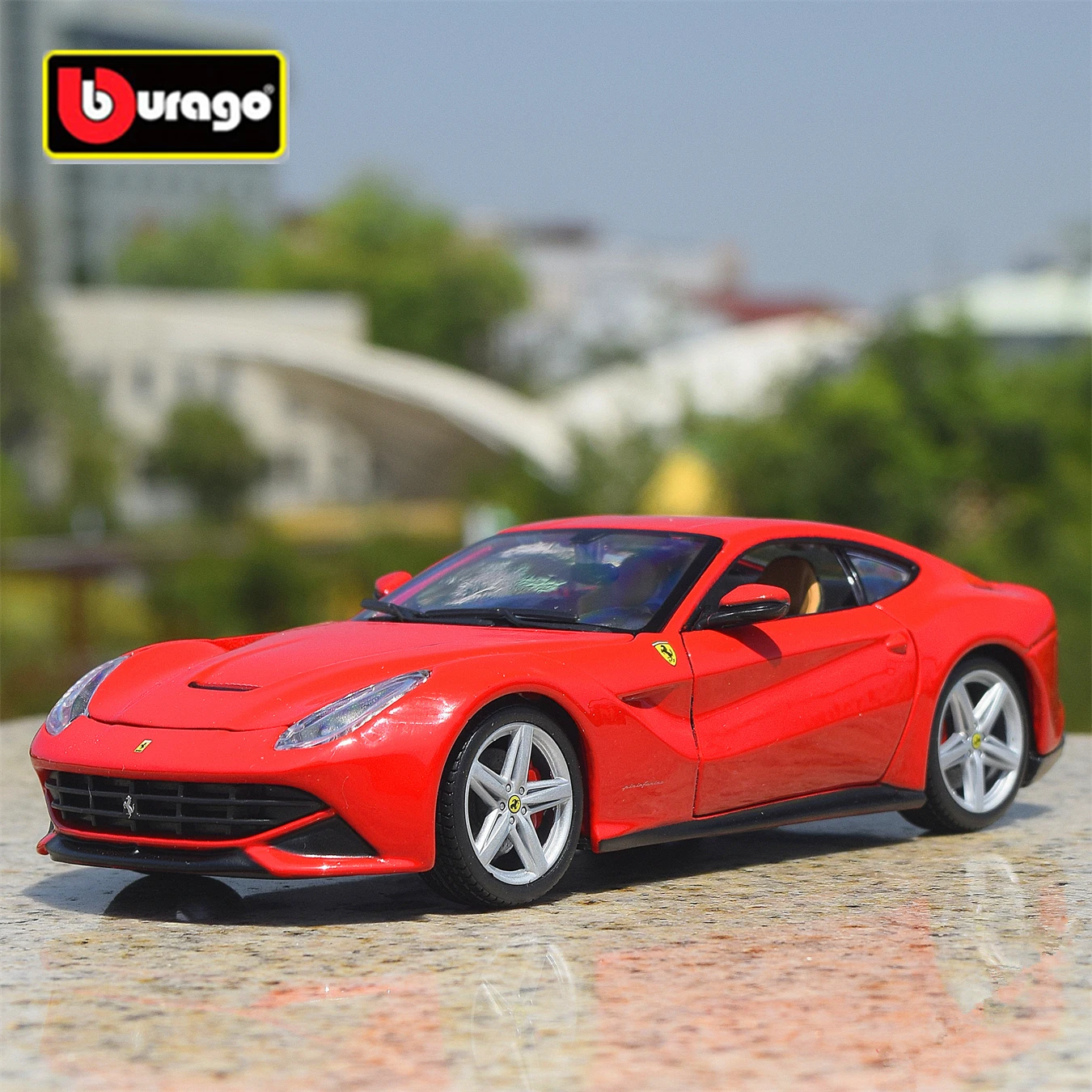 Porsche 911 Carrera 1:24 Scale Diecast Model 2 Porsche 911 Carrera 1:24 Scale Diecast Model - Image 2