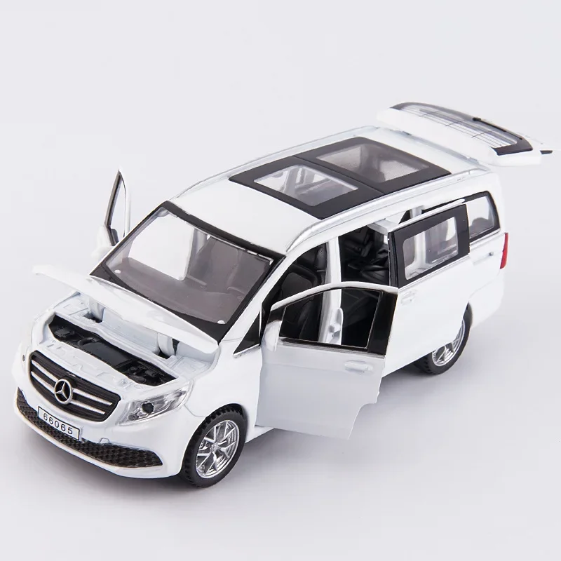 Mercedes-Benz V260 1:32 Scale Model Car 6 Mercedes-Benz V260 1:32 Scale Model Car - Image 6