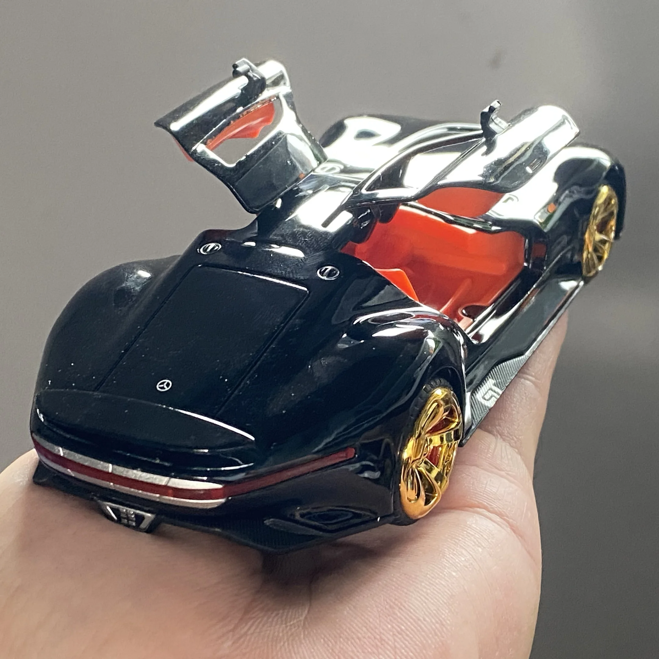 Mercedes-Benz AMG VISION GT 1:32 Diecast Model 4 Mercedes-Benz AMG VISION GT 1:32 Diecast Model - Image 4