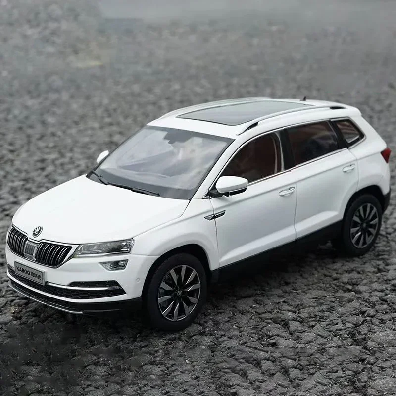 1:18 Scale Volkswagen Skoda Karoq Die-Cast Model 7 1:18 Scale Volkswagen Skoda Karoq Die-Cast Model - Image 7