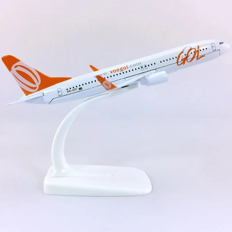GOL Airlines B737-800 1:400 Scale Diecast Model 2 GOL Airlines B737-800 1:400 Scale Diecast Model - Image 2