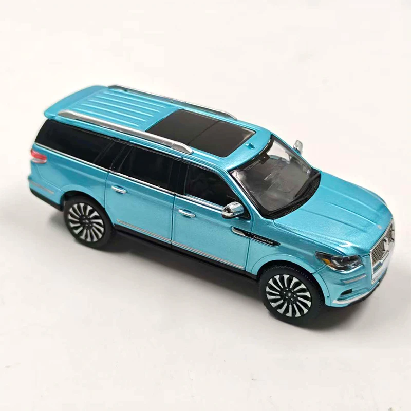 Shadow Diecast Lincoln Navigator Model in 1:64 4 Shadow Diecast Lincoln Navigator Model in 1:64 - Image 4