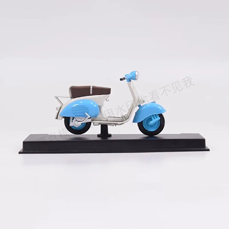 Bright Blue 1:24 Scale Miniature Scooter 4 Bright Blue 1:24 Scale Miniature Scooter - Image 4