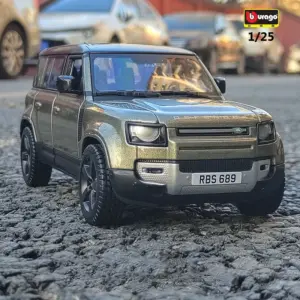 Land Rover Defender 110 Miniature Scale Model 8 Sa0d009d452214df6a3071ecb4ab494f3T