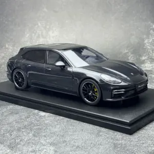 Porsche Panamera Turbo S 1:18 Die-Cast Model 8 Sa116e90b37f748bb8f6732dd1e64f6937